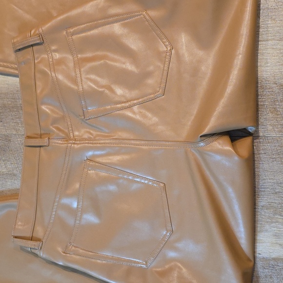 Abercrombie & Fitch - The 90's Straight Ultra High Rise Vegan Leather Pants. NWT - Picture 6 of 6